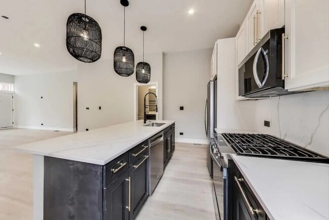 Building Photo - 1311 N Rockwell St