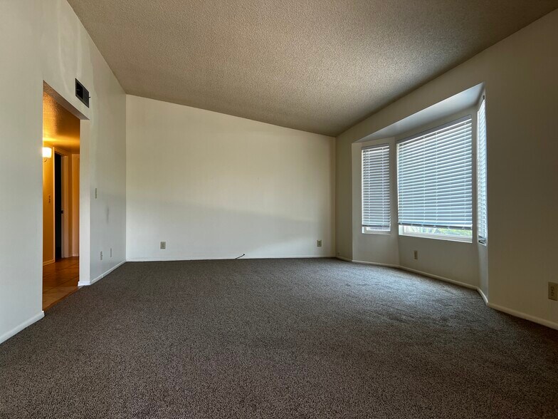 Building Photo - 1032 Leisure World