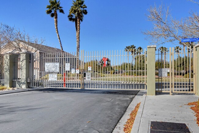 Building Photo - 2 BR Aliante Townhome with Attached Garage...