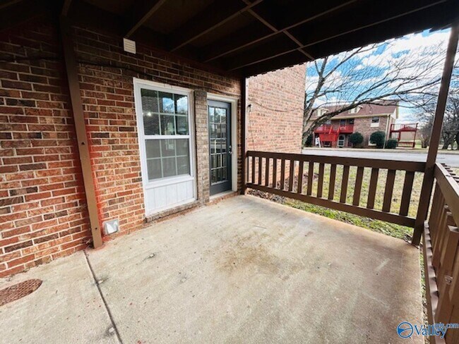 Building Photo - 4422 Bonnell Dr