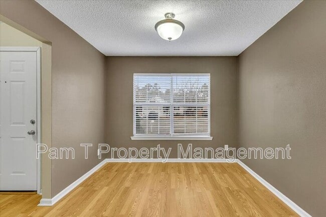 Building Photo - 8 Rivermarsh Ct