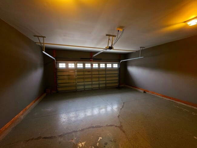 Building Photo - 3 BR 2.5 BA Hunters Creek