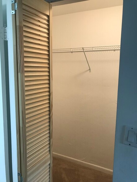 Building Photo - 11925 NE 2nd Ave