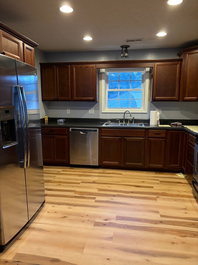 Building Photo - 1008 Kabrich St