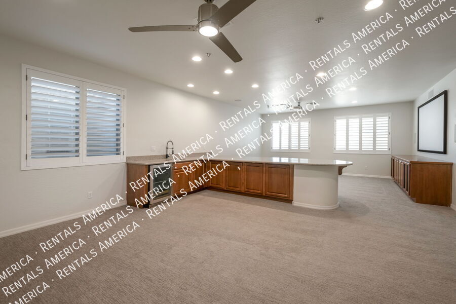 Building Photo - 374 W Azalea Dr