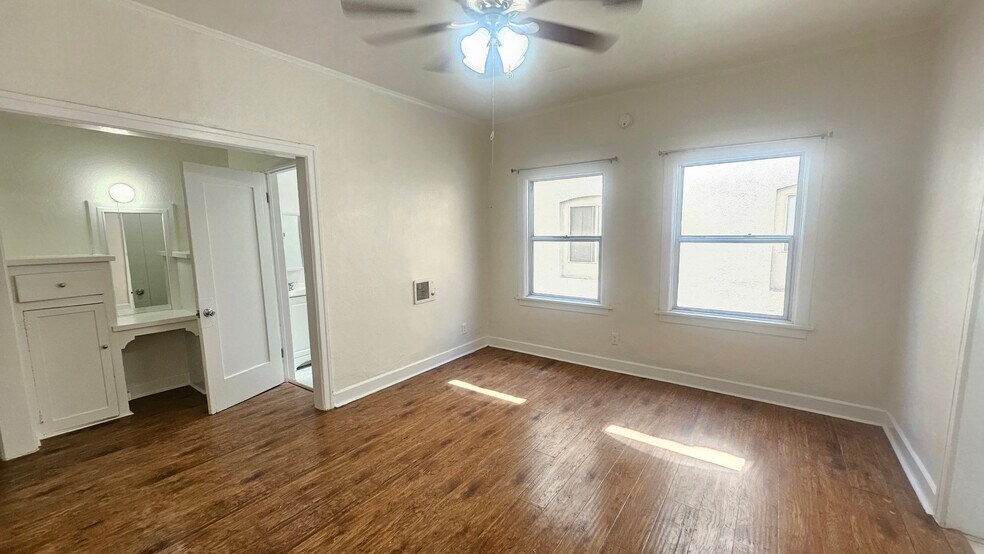 Building Photo - 727 S Coronado St