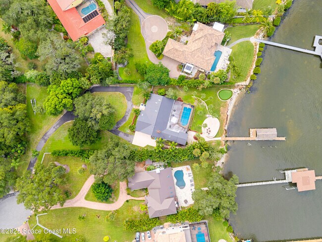 Building Photo - 165 Crispin St