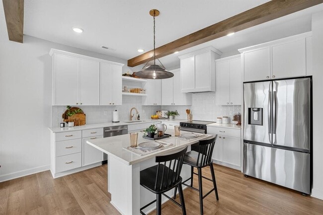 Building Photo - 933 Prime St