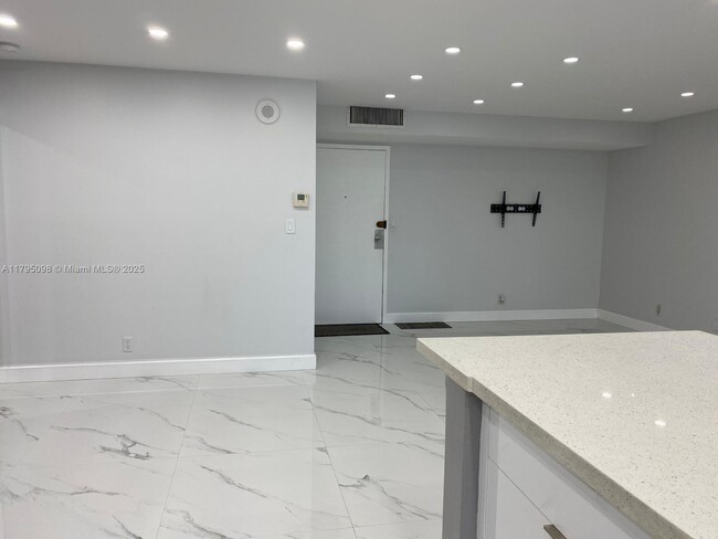Building Photo - 17021 N Bay Rd