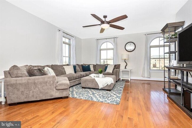 Building Photo - 9112 Kenway Ln