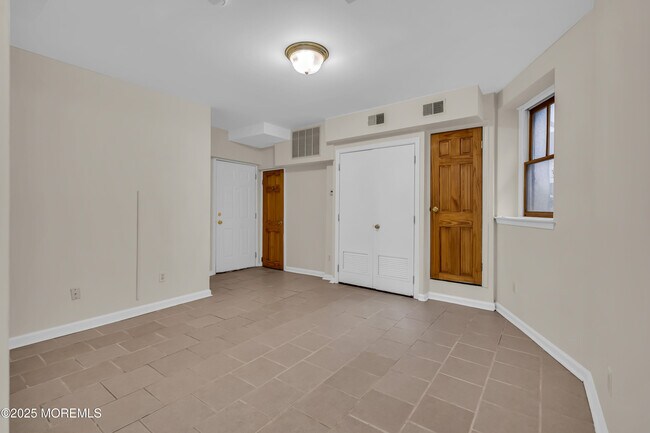 Building Photo - 218 2nd Ave