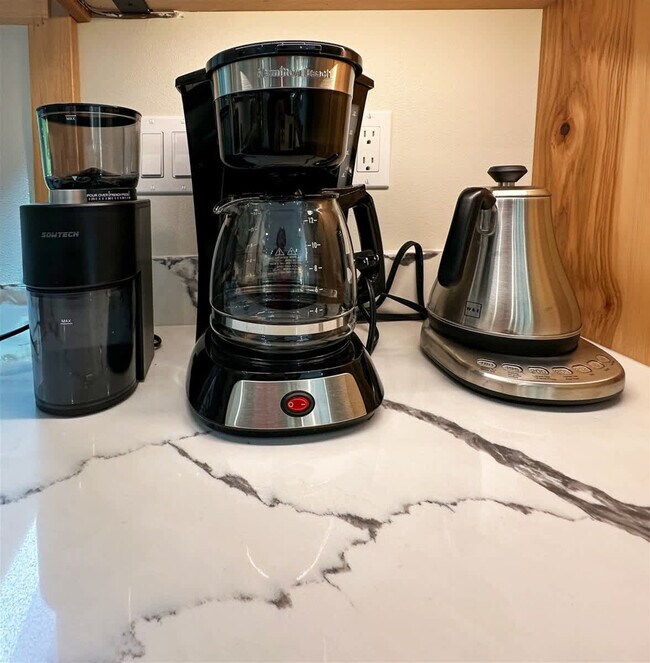 Building Photo - 1196 Place Rd