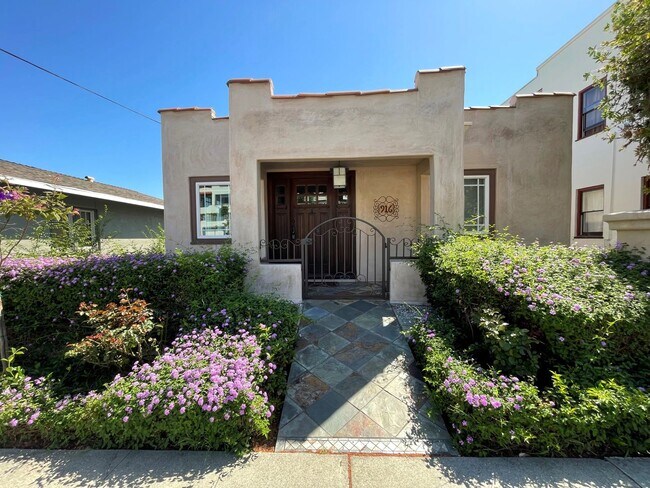 Building Photo - 916-920 Poli