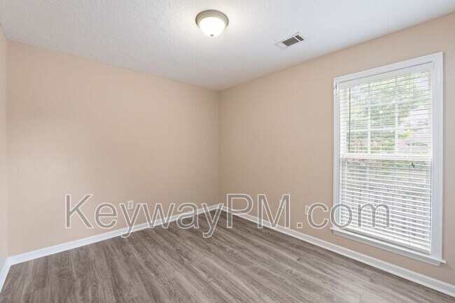 Building Photo - 304 Elbrus Way