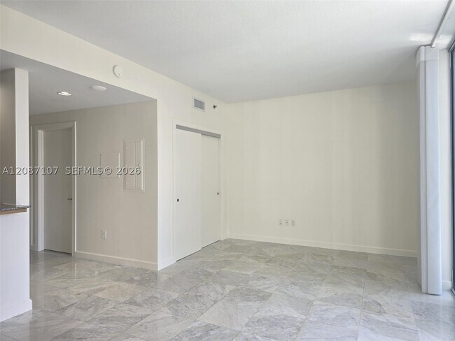 Building Photo - 1060 Brickell Ave
