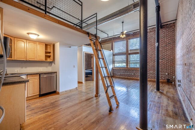 Building Photo - 325 Myrtle Ave