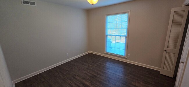 Building Photo - Classic Brick Ranch in Pfafftown