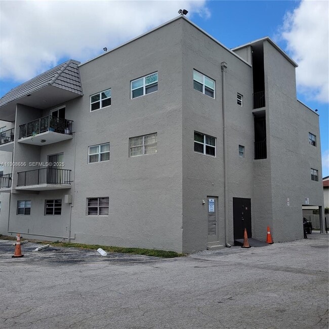 Building Photo - 5100 SW 41st St