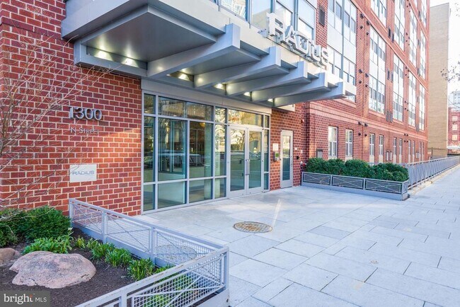 Building Photo - 1300 N St NW