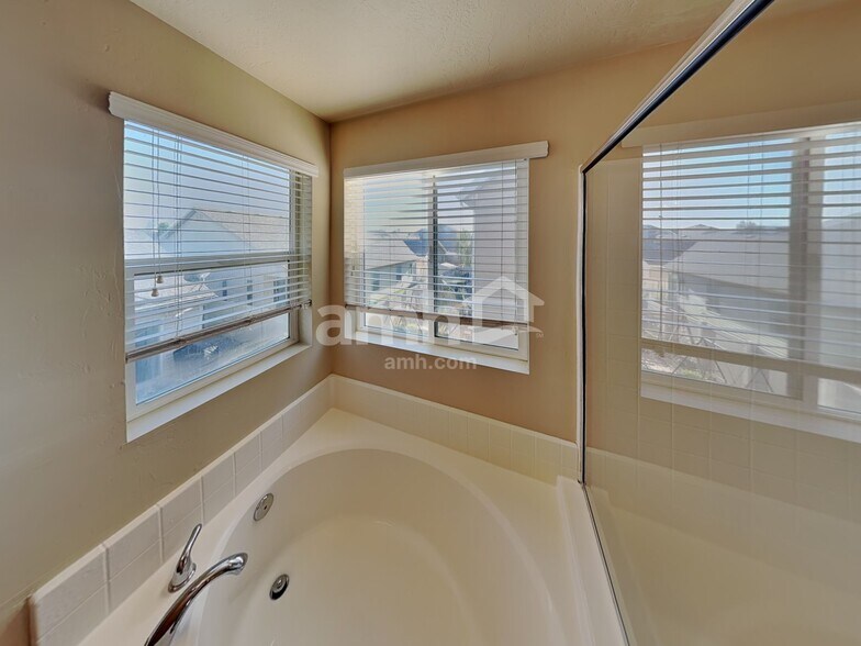 Building Photo - 841 Wilstead Dr