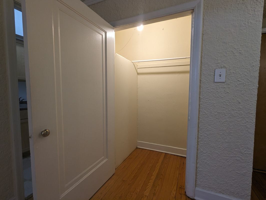 Building Photo - 536 W Arlington Pl
