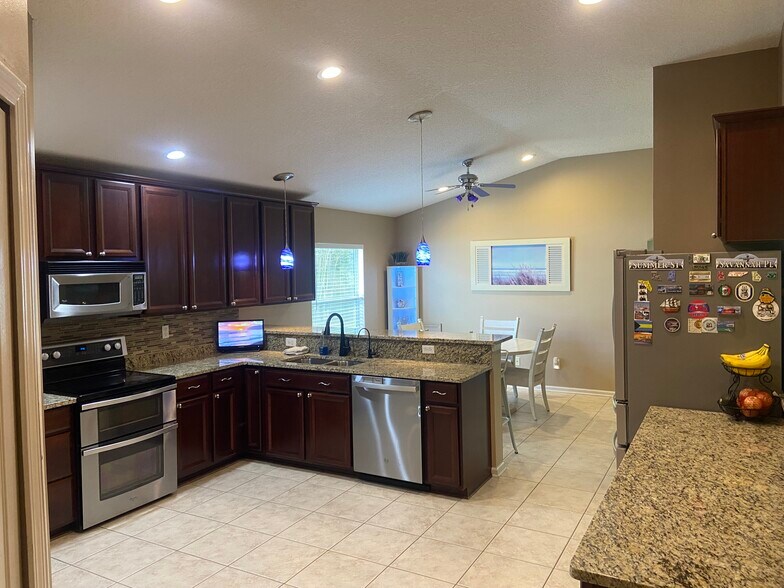 Building Photo - 437 Lake Monroe Pl