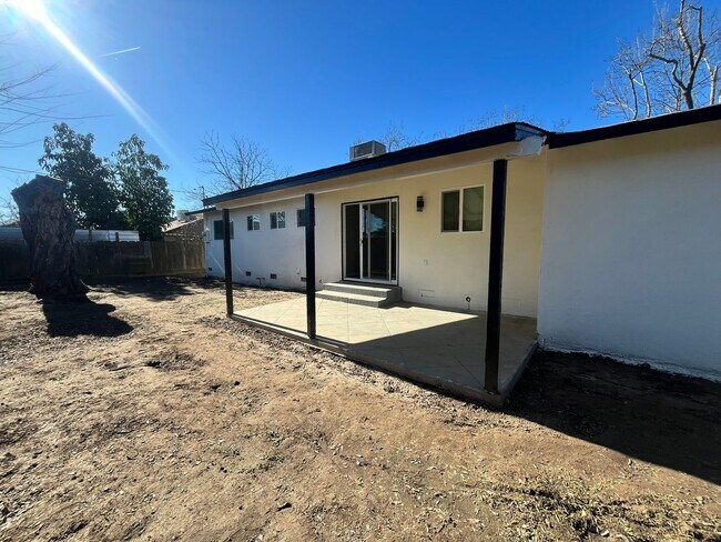 Building Photo - 840 S F St