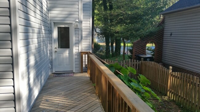 Building Photo - 105 Bellows Pl