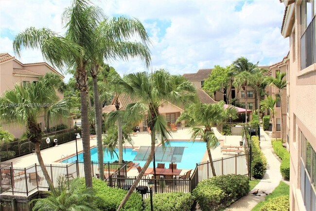 Building Photo - 2926 S University Dr