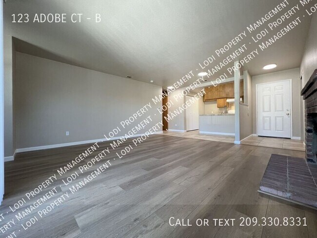 Building Photo - 123 Adobe Ct