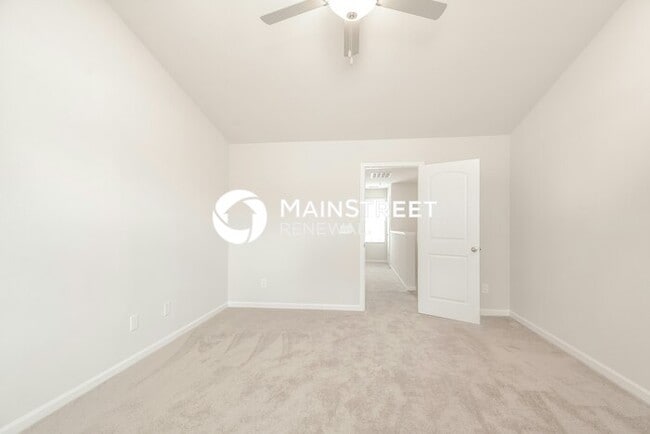 Building Photo - 3 Bedroom Pet-Friendly Home in Zebulon, NC with Main Street Renewal
