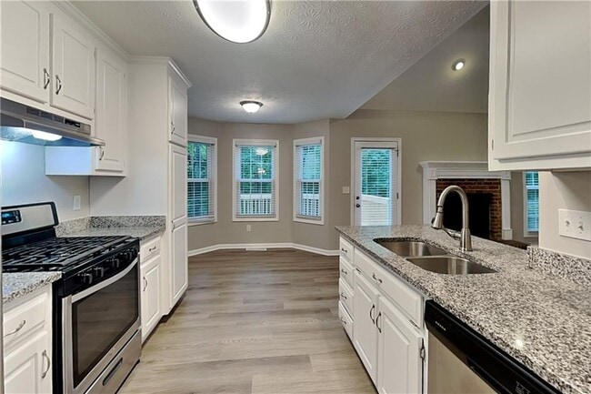 Building Photo - 142 Hartwood Dr
