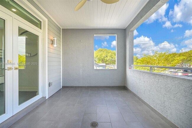 Building Photo - 150 NE 50th St