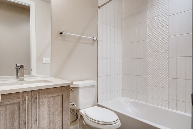 Building Photo - High Street Townhomes 3 bedroom unit with ...