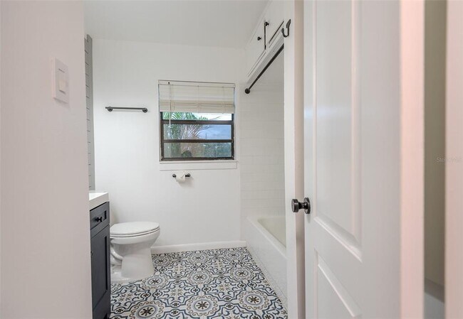 Building Photo - 6440 Greylynne St