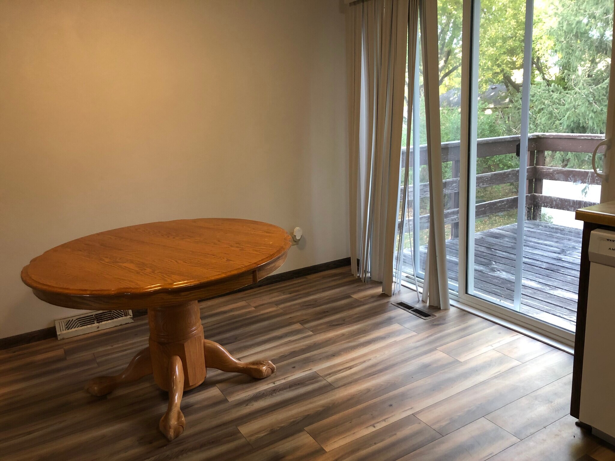 Building Photo - 323 Allan Ave