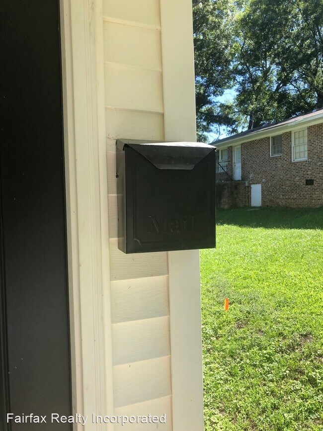 Building Photo - 3 br, 2 bath House - 510 E Nelson Ave