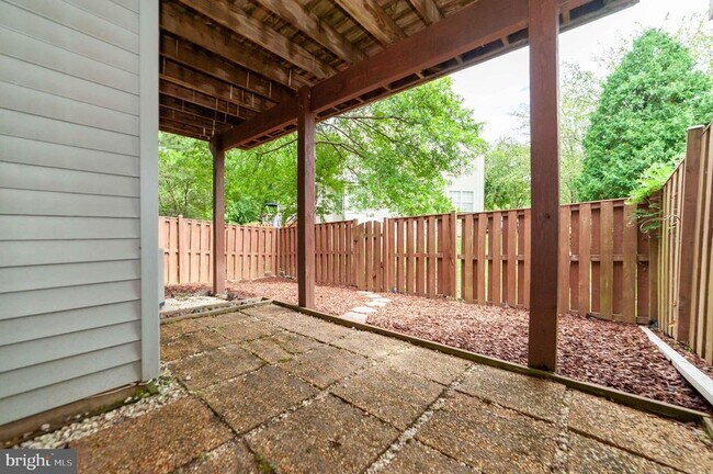 Building Photo - 14724 Stream Pond Dr