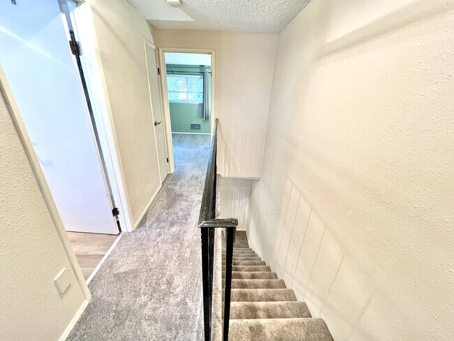 Building Photo - Beautiful Townhome For Rent in the Tranquil Chambers Bay