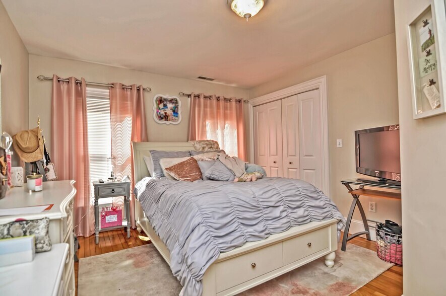 2nd bedroom - 40 Avon St