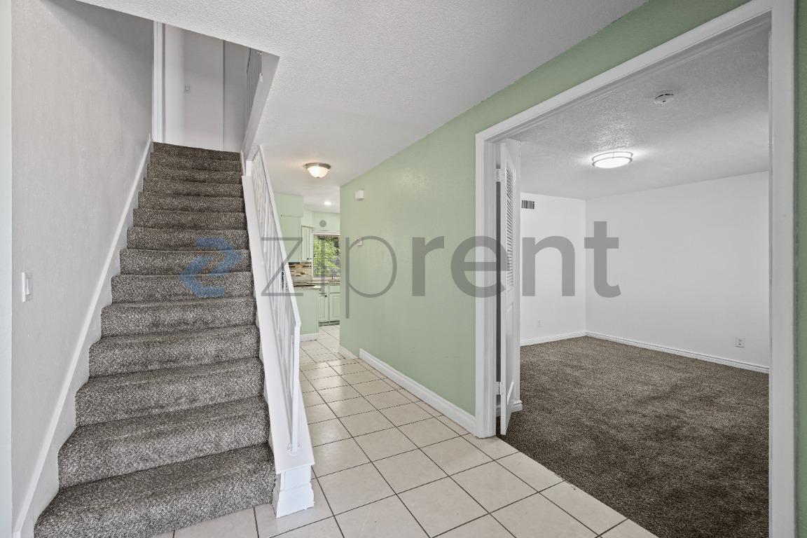 Building Photo - Unit