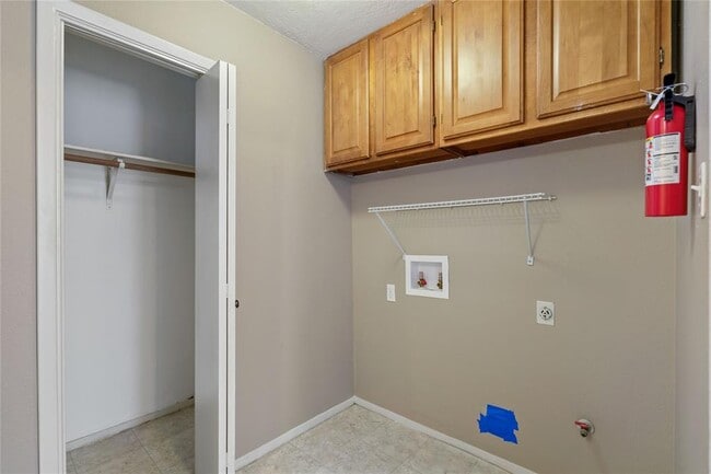 Building Photo - 8005 Hood Cir