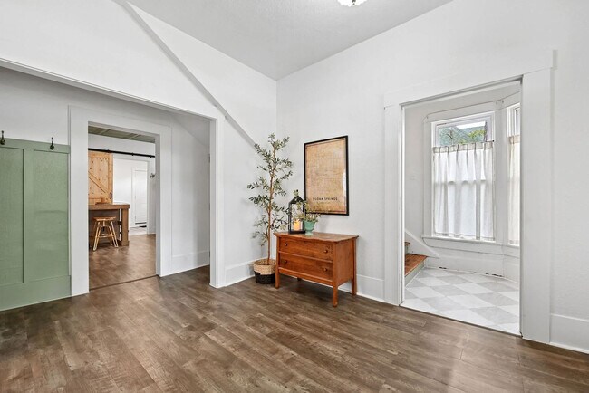 Building Photo - 408 S Wright St