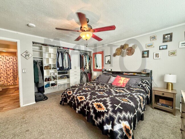 Building Photo - Beautiful South Hill Home