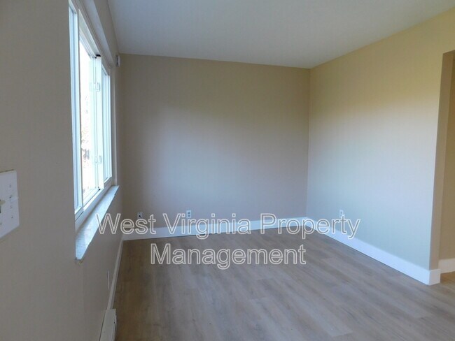 Building Photo - 98 Goodman Dr