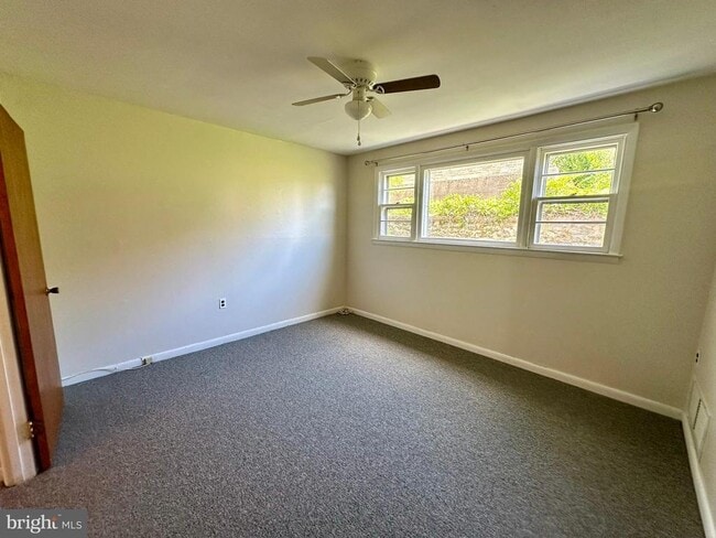 Building Photo - 117 Elm Ave