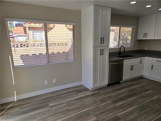 Building Photo - 4719 Cosley Dr