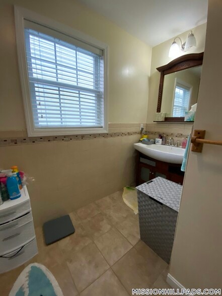 Building Photo - 207 Hillside St