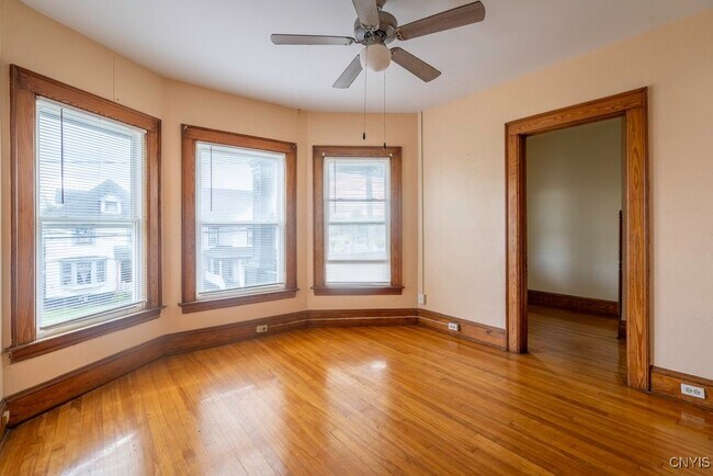 Building Photo - 244 Lincoln Ave