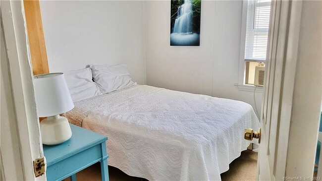 Building Photo - 702 E Broadway